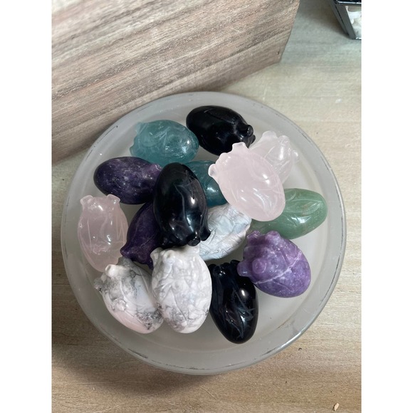 Chubby anatomical crystal heart polished stone - Picture 3 of 8